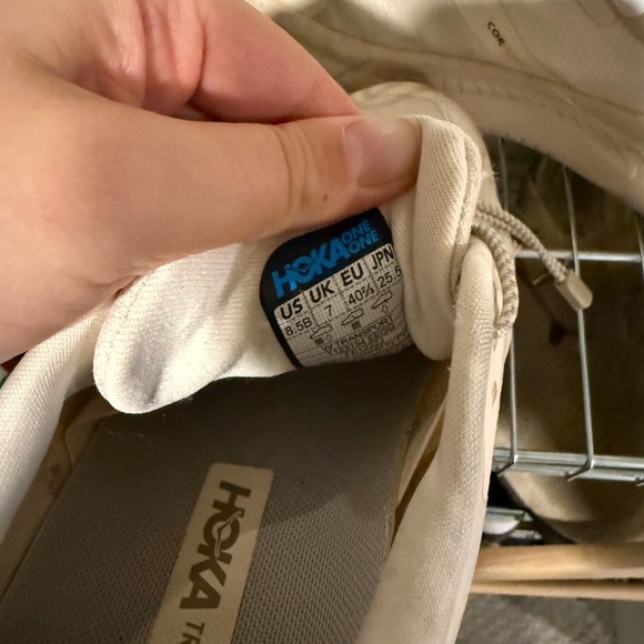 Hoka Transports - Picture 4 of 5